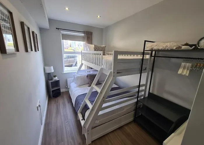 The Cove Apartment, Portstewart Near Prom, Parking