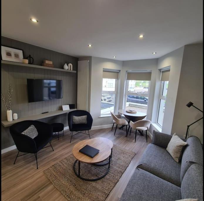 The Cove Apartment, Near Prom, Parking *